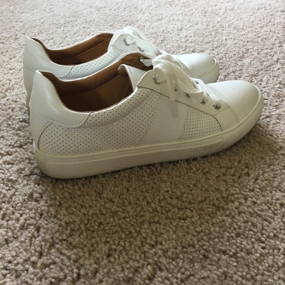 White Report sneakers, size 8 - Picture 2 of 4